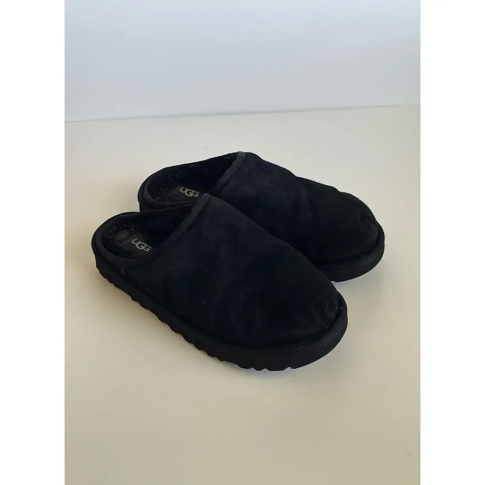 UGG Classic Slip-On Men's Size 8 Slip On Suede Slippers